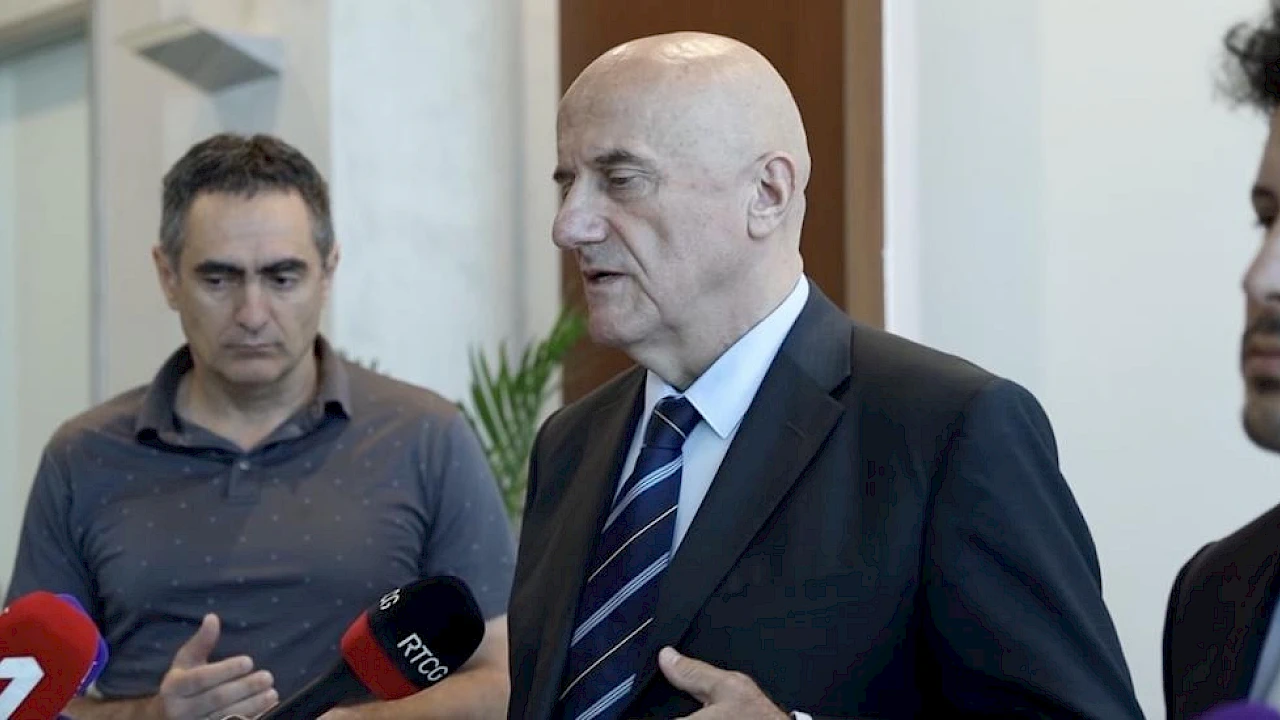 SAD uvele sankcije Mićunoviću i Davidoviću