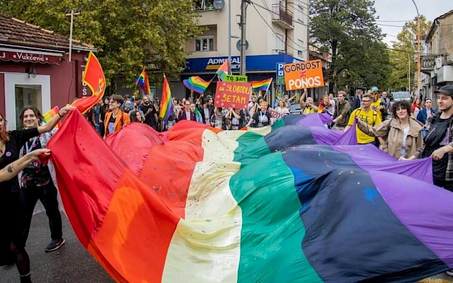 Vlada čisti udžbenike od diskriminacije prema LGBTIQ osobama