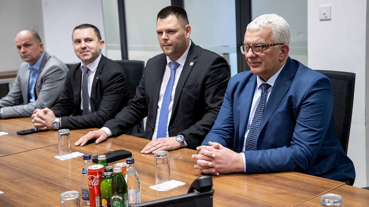Opština Nikšić častila Mandića ručkom od 1.647 eura