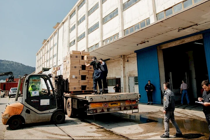 Tri transportne kompanije tonu u dugove