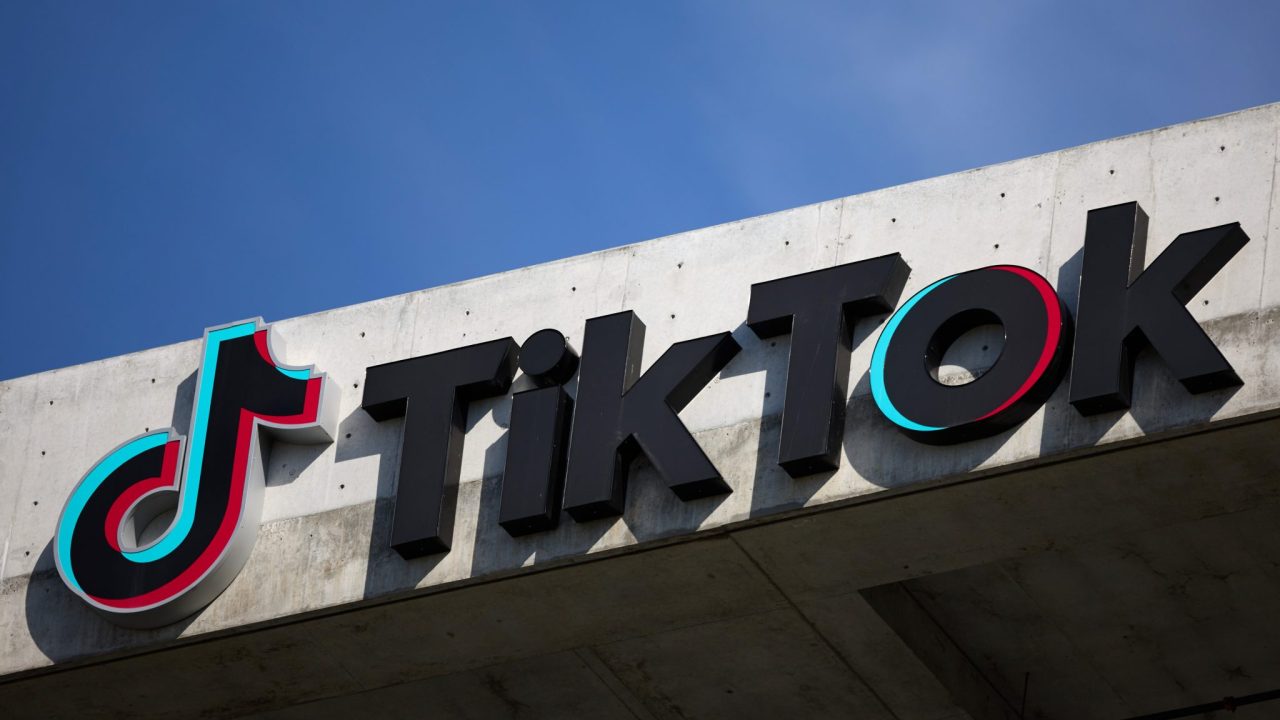 Znak kompanije TikTok u Los Anđelesu, SAD: Foto: EPA-EFE/ALLISON DINNER