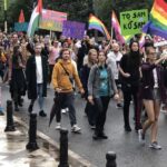 Učesnici Montenegro Prajda šetaju kroz centar Podgorice. Foto: BIRN/Samir Kajošević