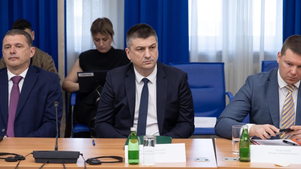 Glavni specijalni tužilac Vladimir Novović na sjednici Odbora za bezbjednost i odbranu. Foto: Skupština Crne Gore