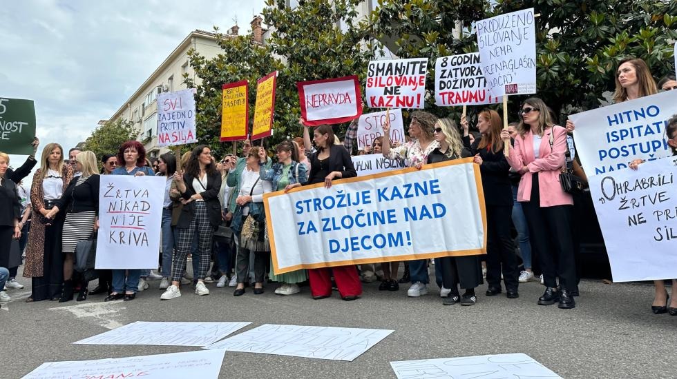 Protest zbog odluke Apelacionog suda. Foto: BIRN/Jovana Damjanović