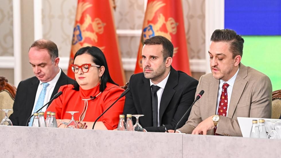 Predstavnici Vlade na prezentaciji Fiskalne strategije. Foto: Vlada Crna Gore