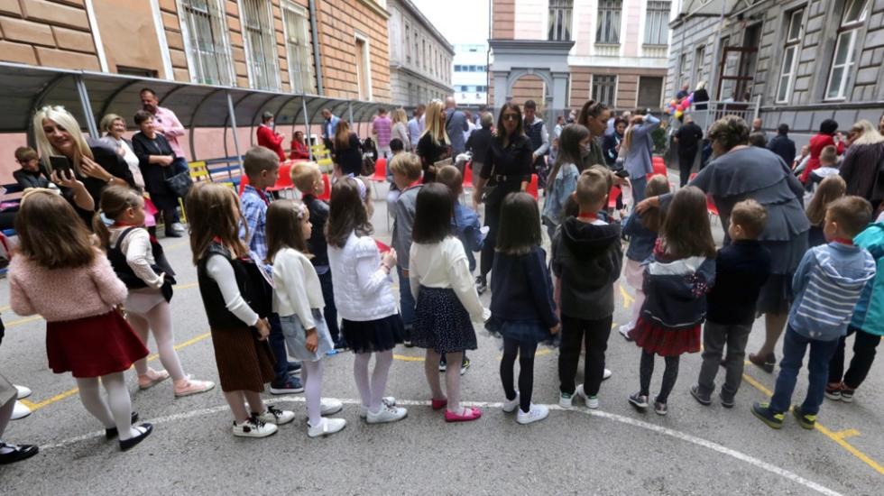 Početak školske godine u Sarajevu, BiH. Foto: EPA-EFE/FEHIM DEMIR
