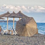 Turisti na Velikoj plaži u Ulcinju. Foto: BIRN/Samir Kajošević