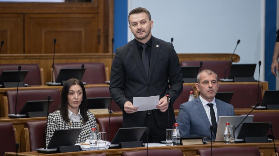 Ministar javne uprave Maraš Dukaj u crnogorskom parlamentu. Foto: Skupština Crne Gore
