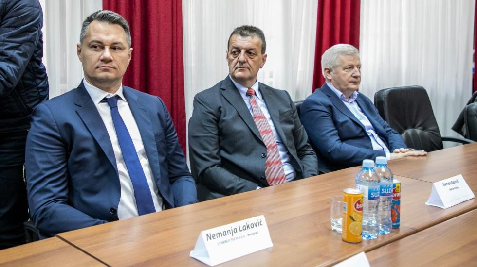 Laković (L) na ceremoniji potpisivanja ugovora o toplifikaciji Pljevalja. Foto: PR Centar