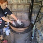 Danijela Šofranac proizvodi rakiju u selu Rvaši, Crna Gora. Foto: BIRN/Borislav Višnjić