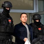 Crnogorska policija sprovodi Do Kvona. Foto: EPA-EFE/Boris Pejović