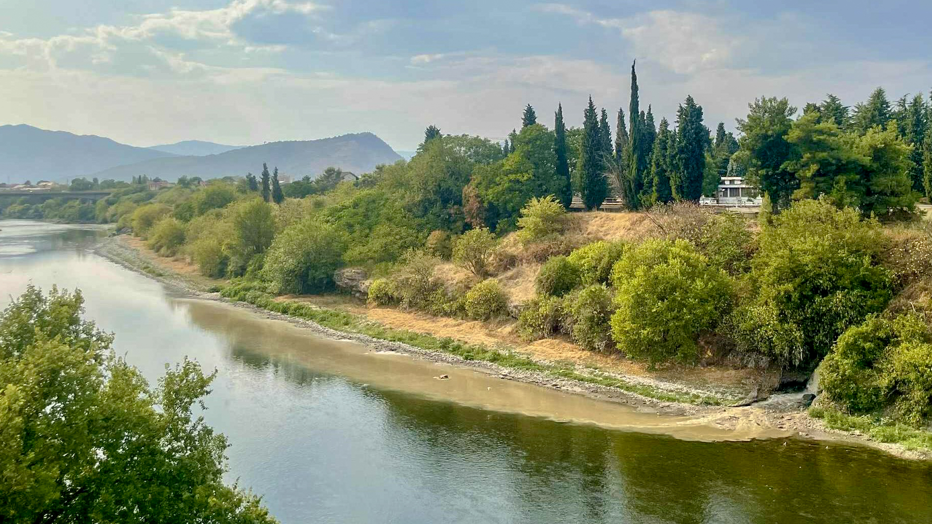 Izlivanje otpadnih voda u Moraču, Podgorica. Foto: BIRN/Predrag Milić