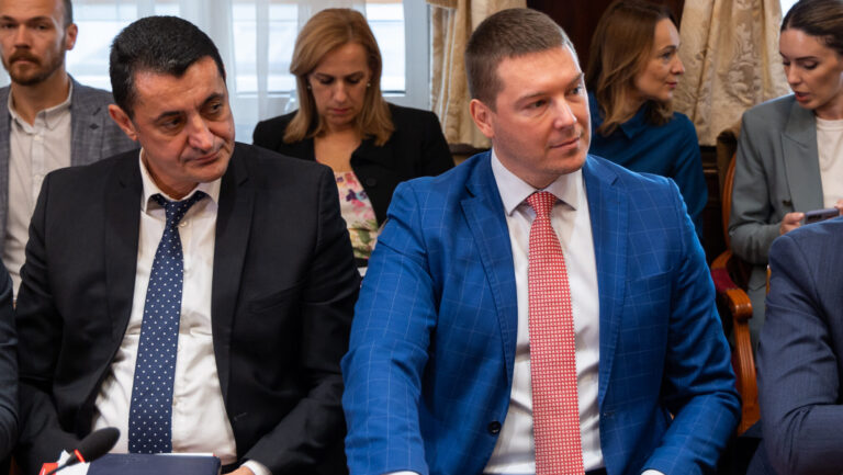 Bivši direktor Agencije za nacionalnu bezbjednost, Boris Milić (lijevo). Foto: Skupština Crne Gore