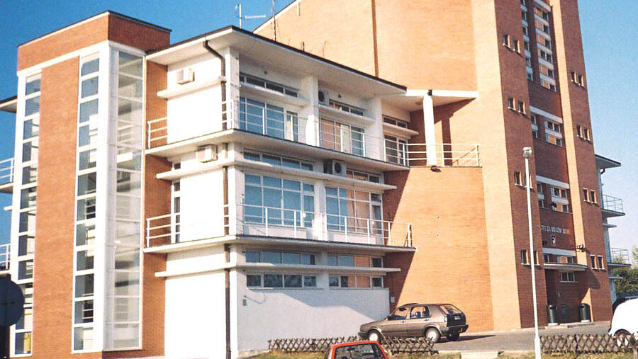 Fakultet za uslužni biznis (FABUS) u Sremskoj Kamenici. Foto: Wikipedia 