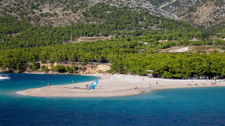 Plaža Zlatni rat na ostrvu Brač u Hrvatskoj. Foto: Pixabay