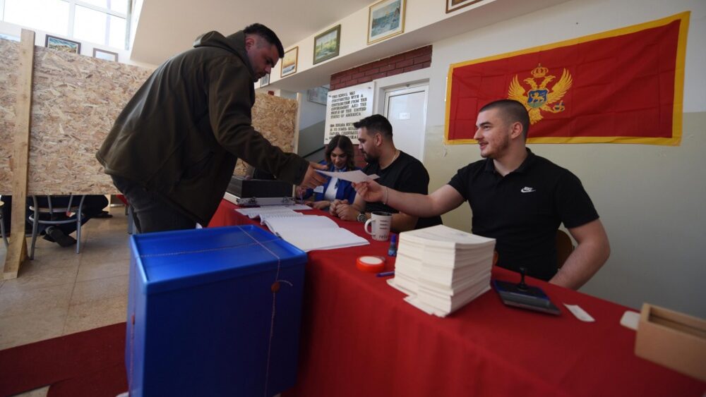 Biračko mjesto u Podgorici, Crna Gora. Foto: EPA-EFE/BORIS PEJOVIĆ