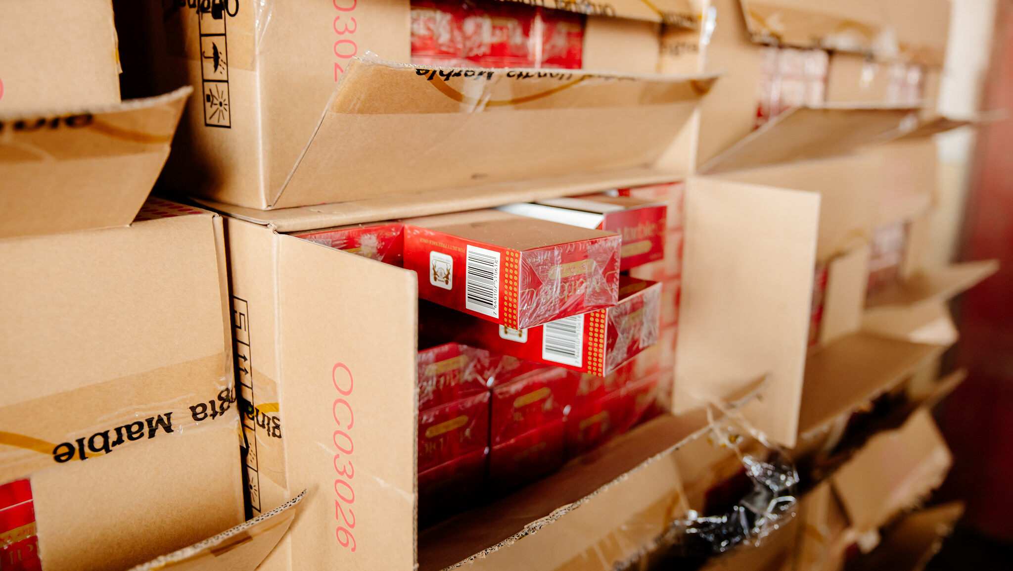 Zaplijenjene cigarete u Luci Bar. Foto: Vlada Crne Gore