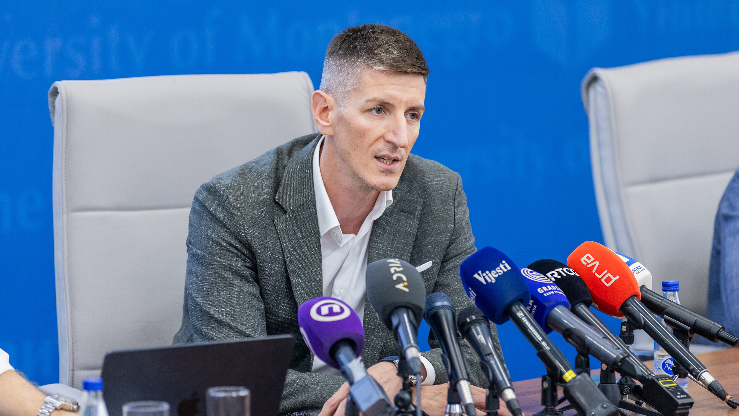 Nikola Ražnatović iz Direktorata za legalizaciju bespravnih objekata u Ministarstvu prostornog planiranja, urbanizma i državne imovine. Foto: Vlada Crne Gore