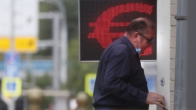 Evropska centralna banka završila pripremnu fazu razvoja i testiranja digitalnog eura. Foto: EPA/MAXIM SHIPENKOV