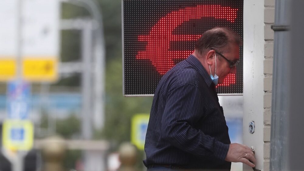 Evropska centralna banka završila pripremnu fazu razvoja i testiranja digitalnog eura. Foto: EPA/MAXIM SHIPENKOV