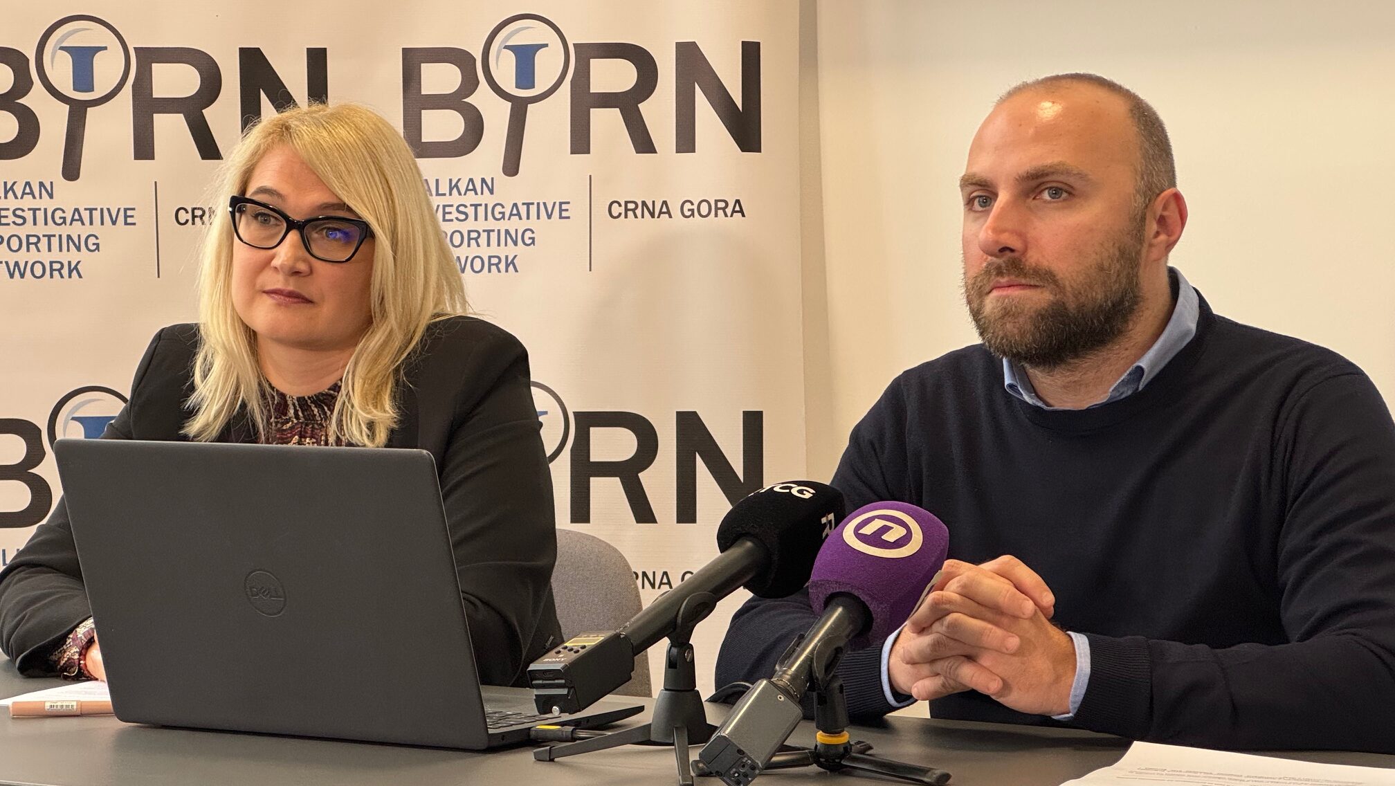 Mitrović (L) i Maraš (D) predstavljaju izvještaj. Foto: BIRN