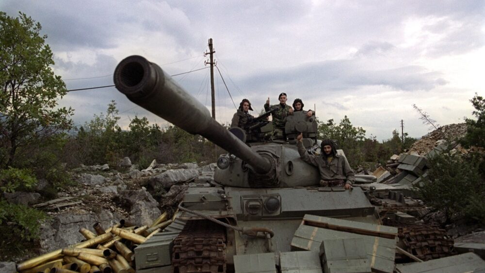 Pripadnici JNA na frontu u Bosni i Hercegovini. Foto: EPA/STRINGER