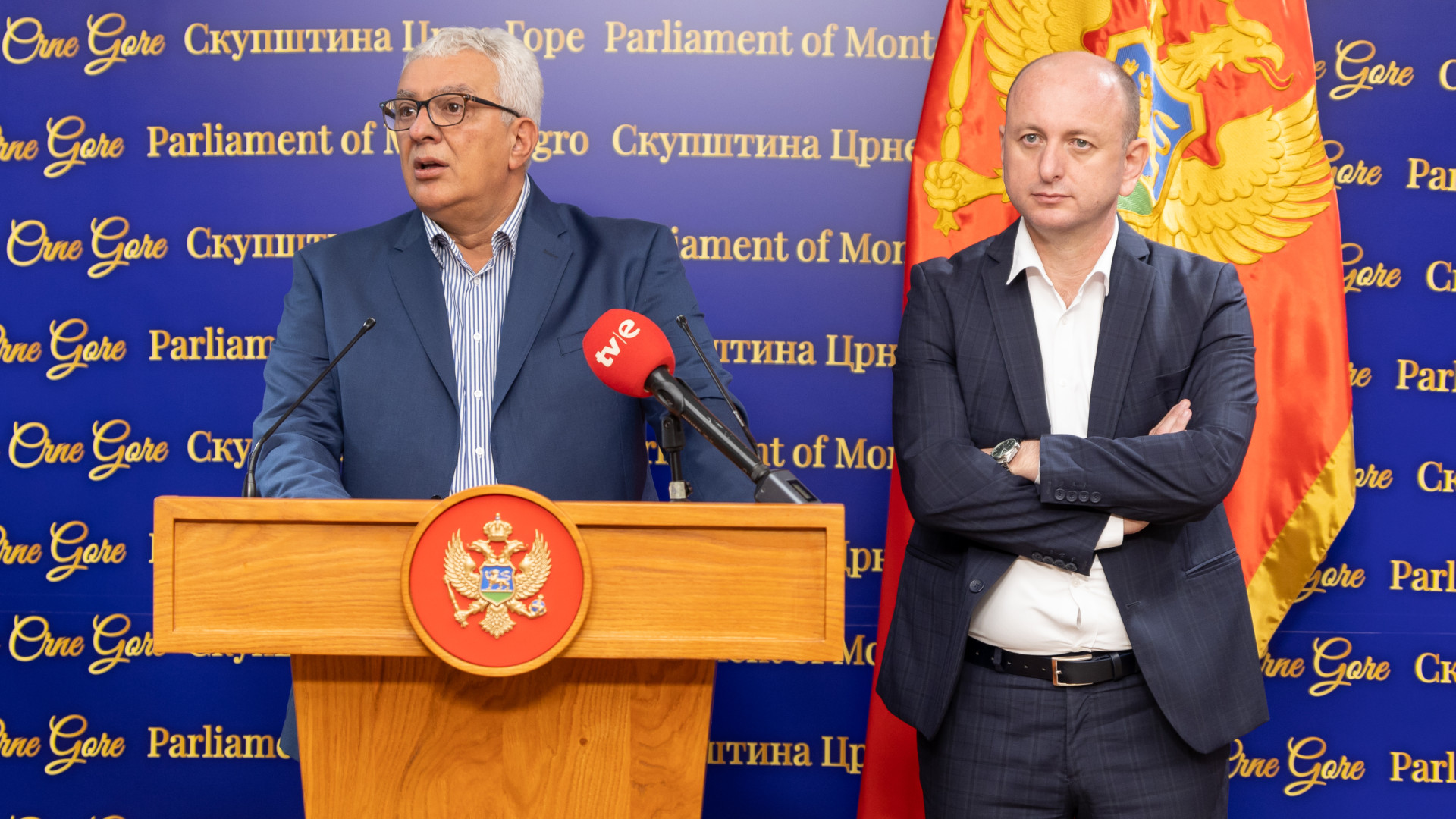 Lideri koalicije Za budućnost Crne Gore Andrija Mandić (L) i Milan Knežević (D). Foto: Skupština Crne Gore