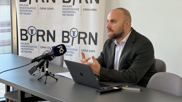 Vuk Maraš na predstavljanju analize BIRN Crna Gora. Foto: BIRN/Samir Kajošević