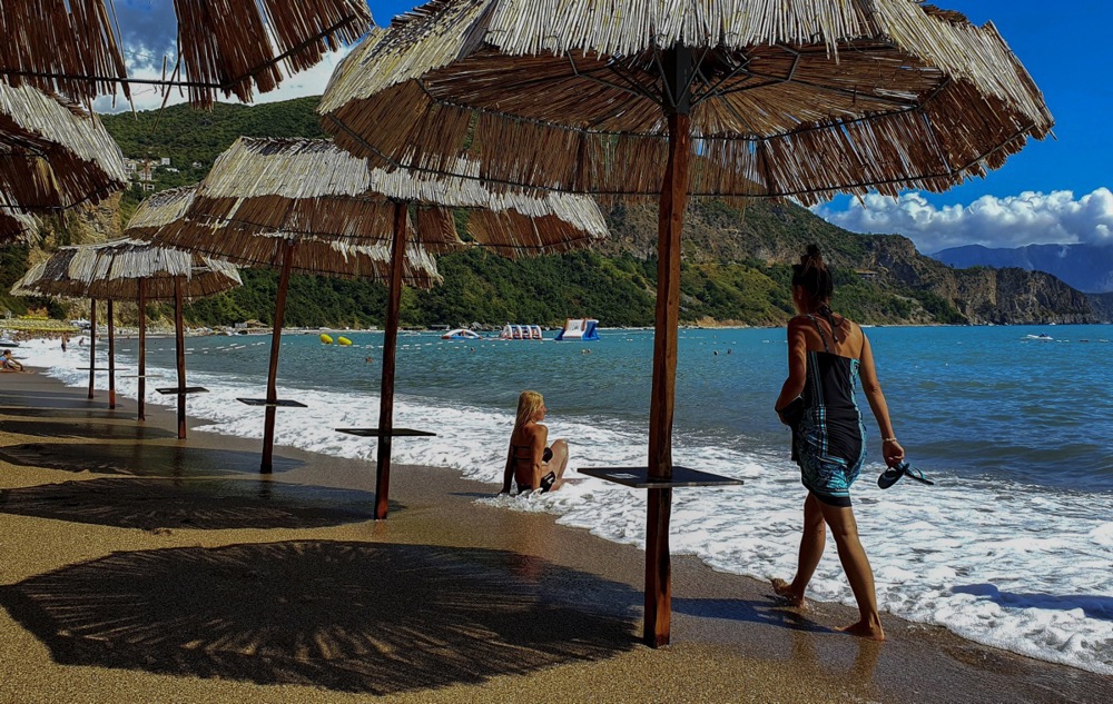 Plaža Jaz pored Budve. Foto: EPA/GEORGI LICOVSKI