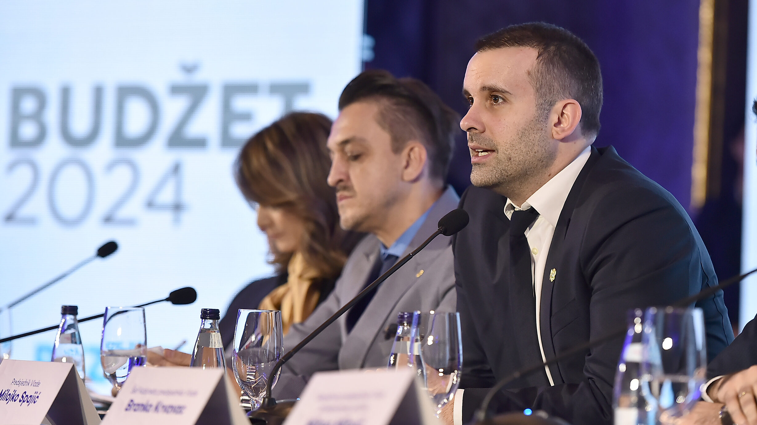 Milojko Spajić i Novica Vuković na konferenciji za novinare. Foto: Vlada Crne Gore