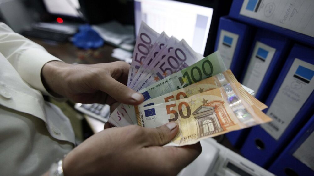 Agencija za nadzor osiguranja nema podatke o isplatama šteta za PPI polise. Foto: EPA/ARSHAD ARBAB