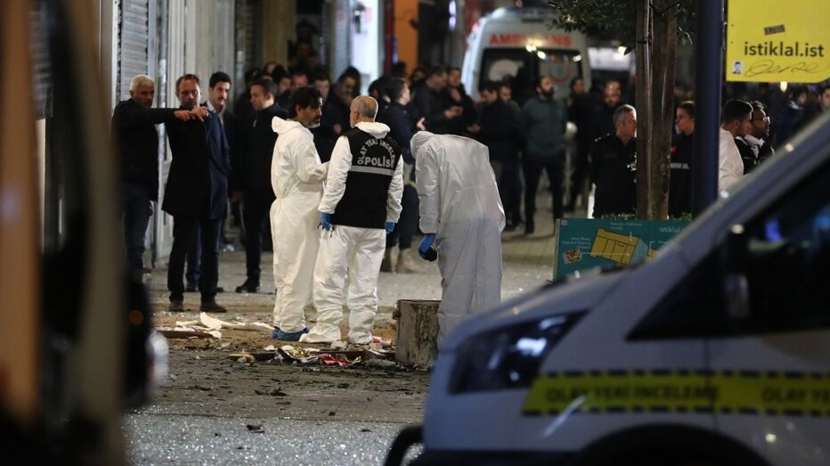 Policijski uviđaj nakon eksplozije u Istanbulu. Foto: EPA/ERDEM SAHIN